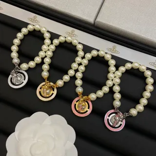 Vivienne Westwood سوار أورب بلون بيج بينك سلسلة لؤلؤ تعويذ