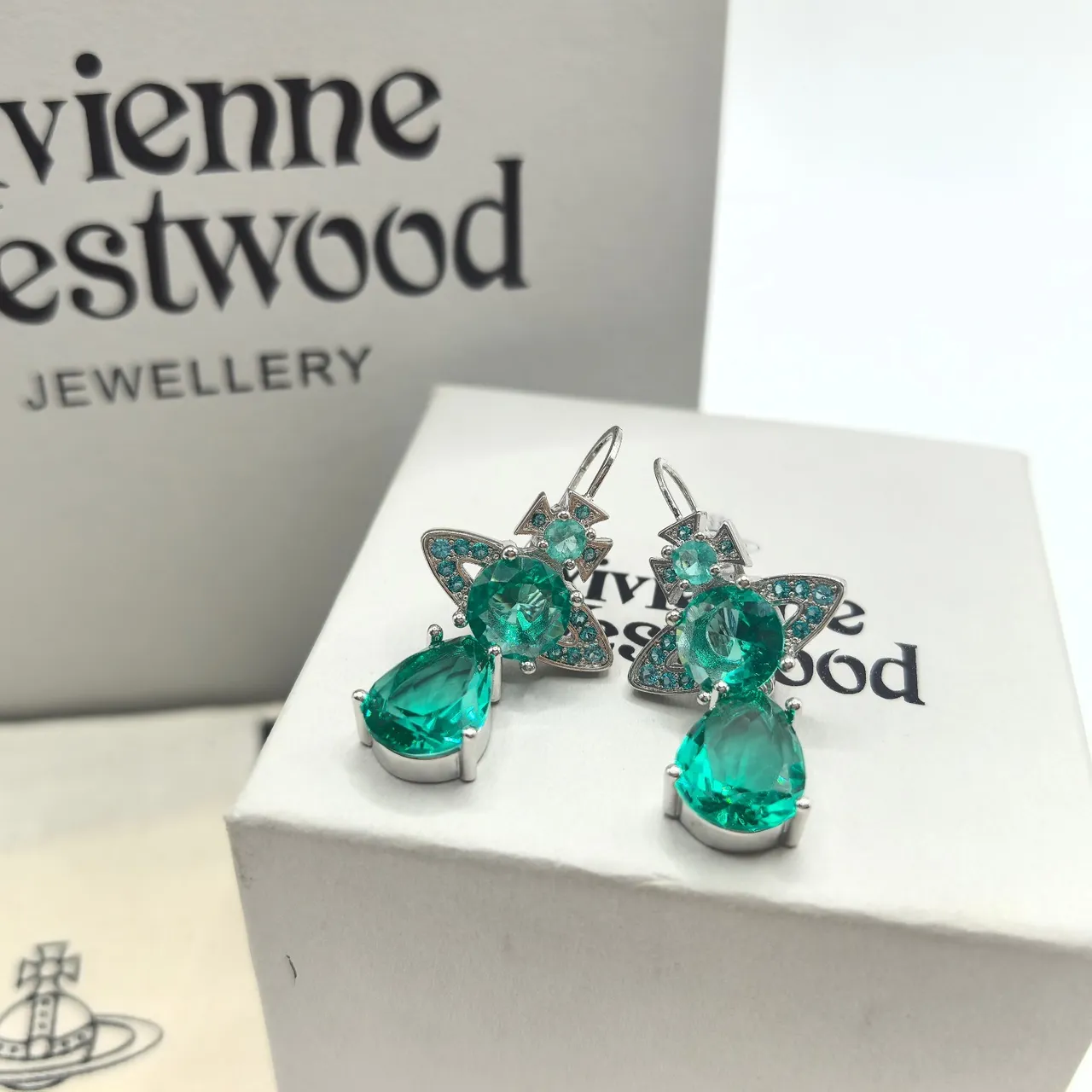 Vivienne Westwood Orb Collection أخضر فضي نقش حجر مقصوص أقراط 6