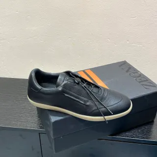 Zegna काला पेबल्ड लेदर बिना लेस टॉगल लाइफस्टाइल स्नीकर