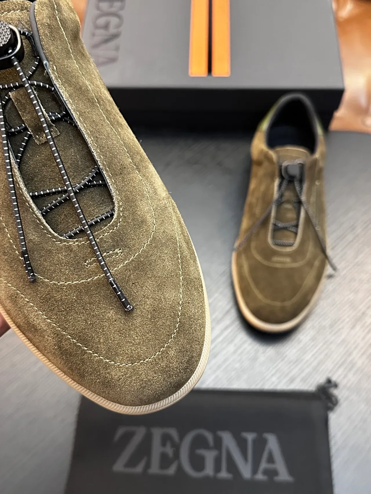 Zegna অলিভ গ্রিন সুয়েড জিপার স্লিপ-অন লাইফস্টাইল স্নিকার 4