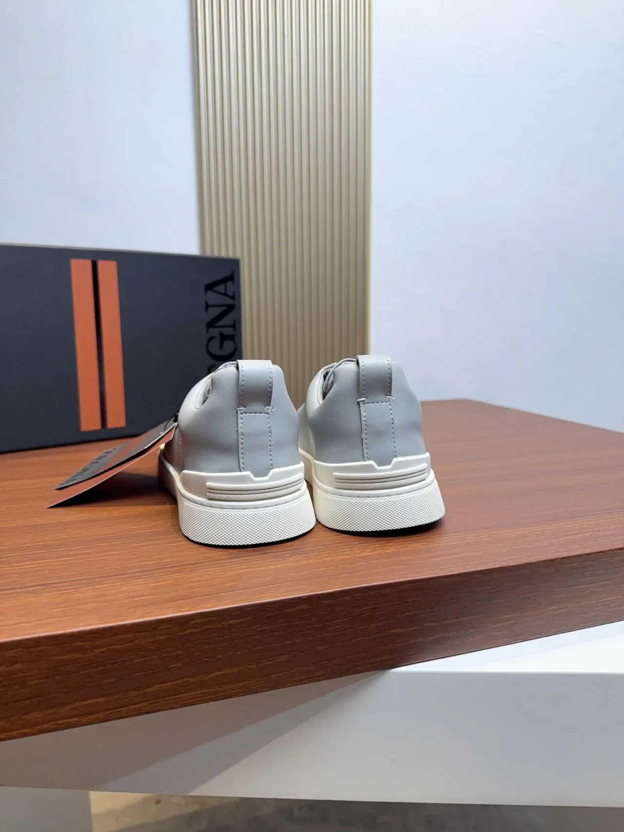 Zegna حذاء رياضي سليب أون مينيماليست رمادي لايف ستايل 3