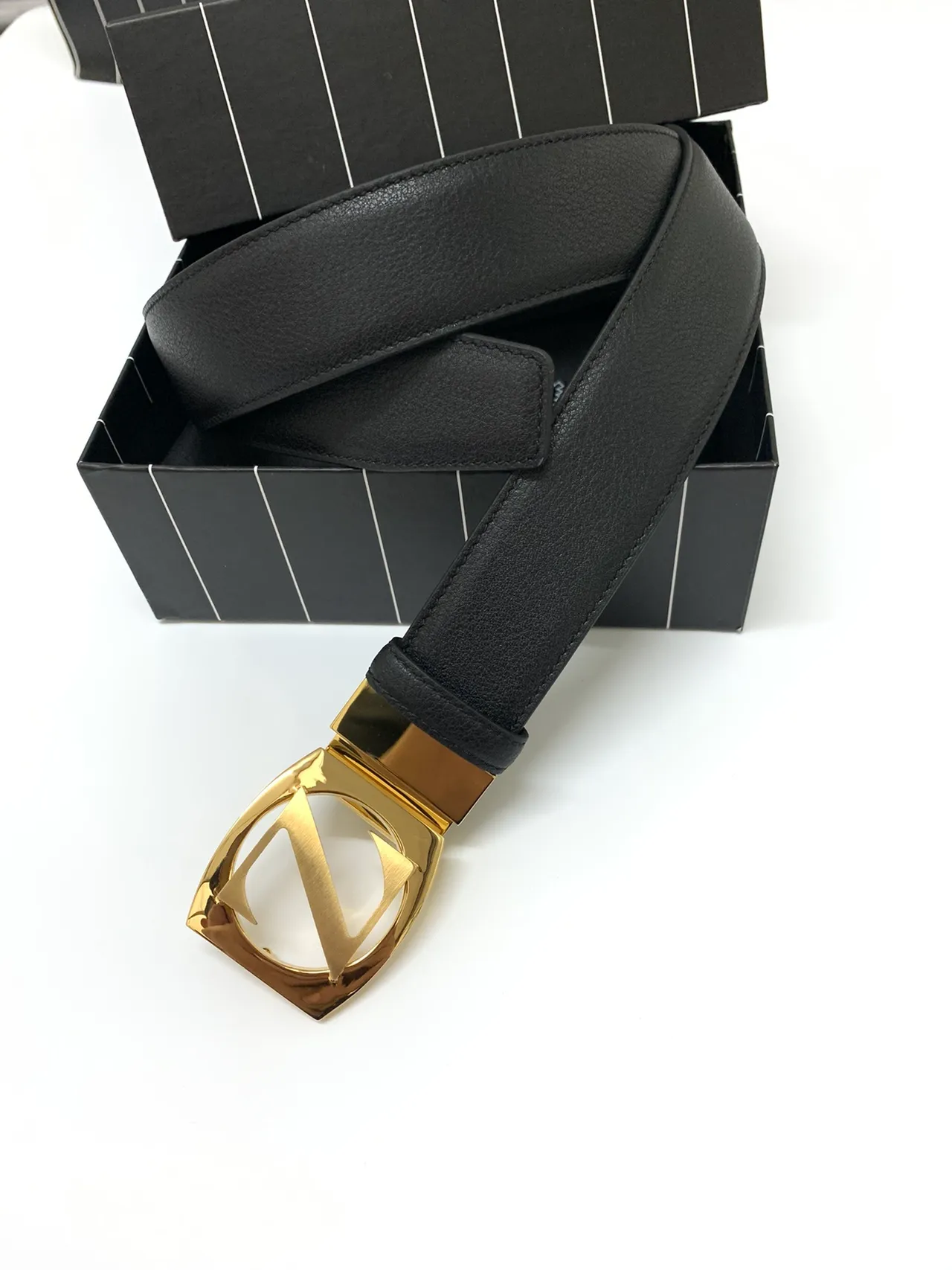 Zegna Z Monogram Correa con hebilla Negro Dorado Correa de cuero de grano completo pulida forma de escudo 2