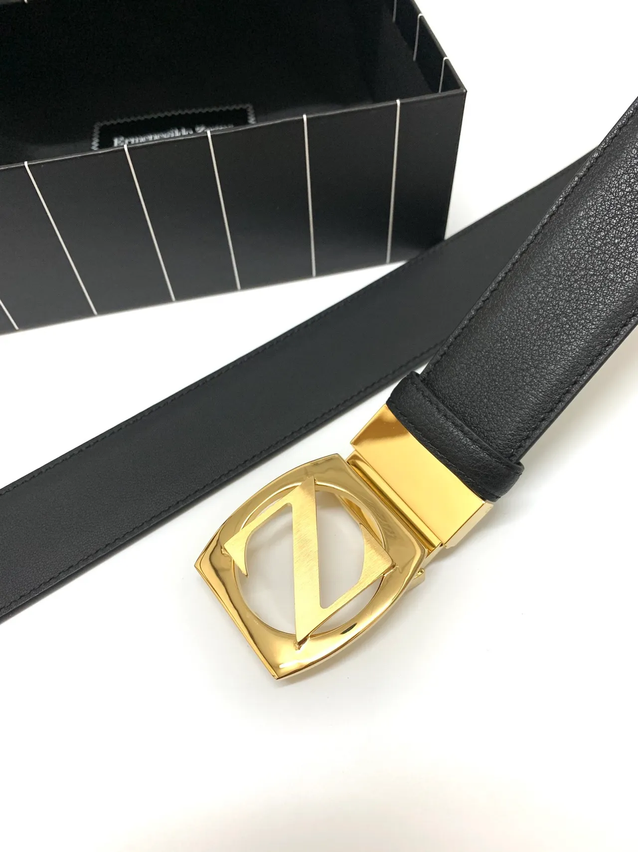 Zegna Z Monogram Correa con hebilla Negro Dorado Correa de cuero de grano completo pulida forma de escudo 5