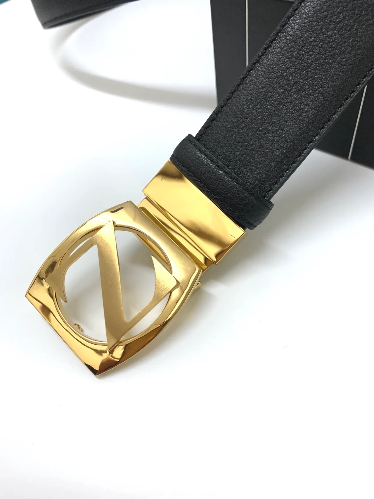 Zegna Z Monogram Correa con hebilla Negro Dorado Correa de cuero de grano completo pulida forma de escudo 7
