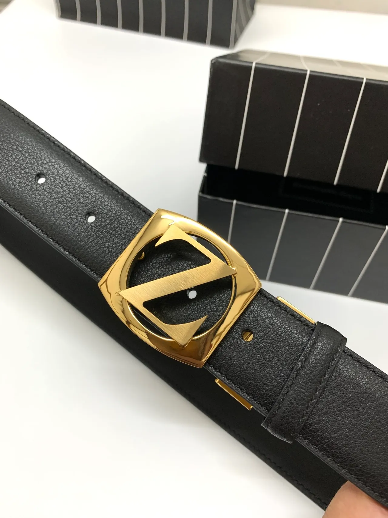 Zegna Z Monogram Correa con hebilla Negro Dorado Correa de cuero de grano completo pulida forma de escudo 8
