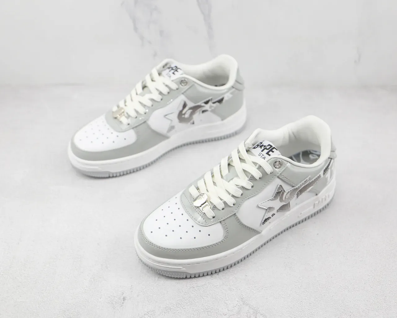 A Bathing Ape BAPE STA Chaussures Lifestyle Gris et Blanc Étoile Métallique 4