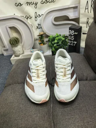 Adidas Adizero Lightstrike Pro Tênis Lifestyle Off-White e Metallic Bronze 2