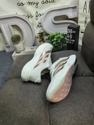 Adidas Adizero Lightstrike Pro Tênis Lifestyle Off-White e Metallic Bronze 6