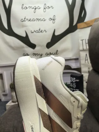 Adidas Adizero Lightstrike Pro Tênis Lifestyle Off-White e Metallic Bronze 9