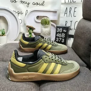 Adidas أحذية رياضية لأسلوب الحياة هجينة من السويد والجلد باللون الأخضر العسكري والأصفر منخفض