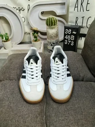 Adidas 军绿色黄色 低帮 麂皮皮革混合 生活方式运动鞋 10