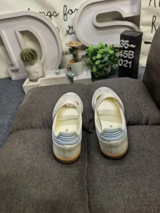 Adidas Beige Marrón Mary Jane sin cordones con tiras de piel de ante Lifestyle Sneakers 8