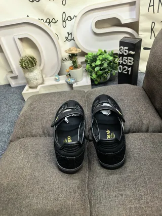 Adidas Beige Marrón Mary Jane sin cordones con tiras de piel de ante Lifestyle Sneakers 18