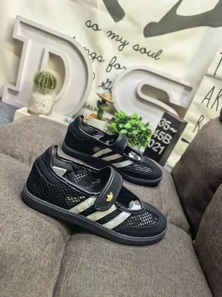 Adidas Beige Marrón Mary Jane sin cordones con tiras de piel de ante Lifestyle Sneakers 19