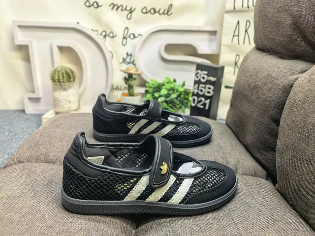 Adidas Beige Marrón Mary Jane sin cordones con tiras de piel de ante Lifestyle Sneakers 21