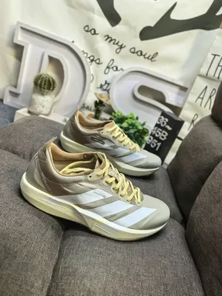 Adidas 米色白色低帮网布合成鞋面跑步鞋 9