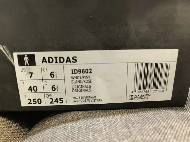 Adidas কালো এবং সাদা তিন স্ট্রাইপ লাইফস্টাইল স্নিকার 2