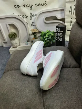 Adidas কালো এবং সাদা তিন স্ট্রাইপ লাইফস্টাইল স্নিকার 6