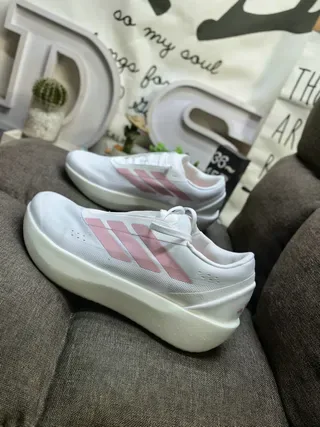 Adidas কালো এবং সাদা তিন স্ট্রাইপ লাইফস্টাইল স্নিকার 7