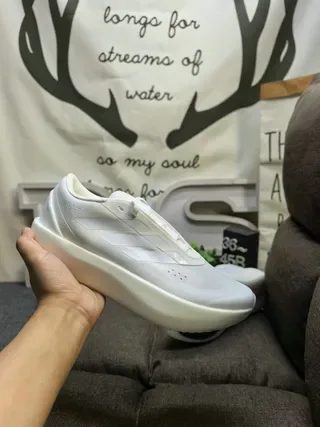 Adidas কালো এবং সাদা তিন স্ট্রাইপ লাইফস্টাইল স্নিকার 15