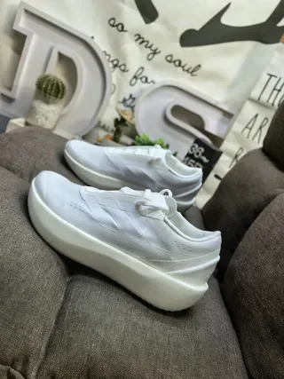 Adidas কালো এবং সাদা তিন স্ট্রাইপ লাইফস্টাইল স্নিকার 17
