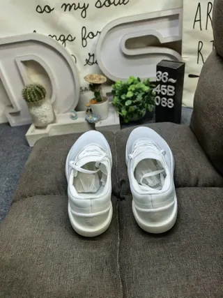 Adidas কালো এবং সাদা তিন স্ট্রাইপ লাইফস্টাইল স্নিকার 18