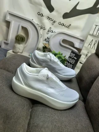 Adidas কালো এবং সাদা তিন স্ট্রাইপ লাইফস্টাইল স্নিকার 19