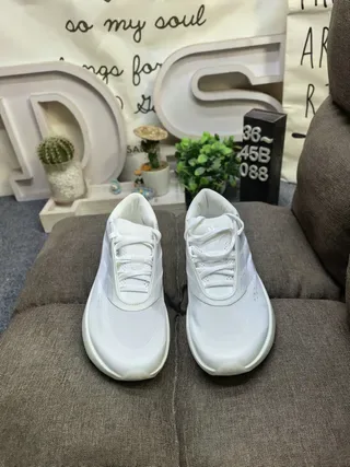 Adidas কালো এবং সাদা তিন স্ট্রাইপ লাইফস্টাইল স্নিকার 20