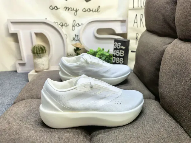 Adidas কালো এবং সাদা তিন স্ট্রাইপ লাইফস্টাইল স্নিকার 21