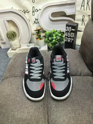Adidas Tênis Lifestyle Preto Azul Low-Top com Painéis Laterais Listrados 20