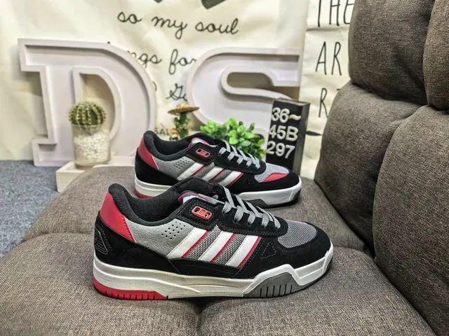 Adidas Tênis Lifestyle Preto Azul Low-Top com Painéis Laterais Listrados 21