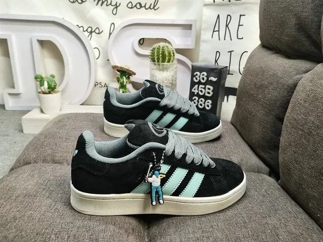 Adidas Tênis Lifestyle com Upper de Camurça Preto e Azul, Três Listras Coloridas 1
