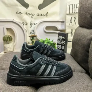 Adidas أسود رمادي سويد علوي ثلاث شرائط لوح جانبي حذاء رياضي أسلوب حياة