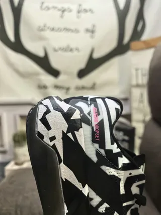 Adidas 黑白几何迷彩印花厚底雕塑中底生活方式运动鞋 3