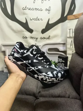 Adidas 黑白几何迷彩印花厚底雕塑中底生活方式运动鞋 5