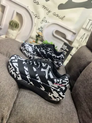 Adidas 黑白几何迷彩印花厚底雕塑中底生活方式运动鞋 7