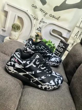 Adidas 黑白几何迷彩印花厚底雕塑中底生活方式运动鞋 9
