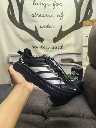 Adidas Chaussures Lifestyle Noires Blanches en Maille et Synthétique avec Bande Argentée à Trois Rayures 5