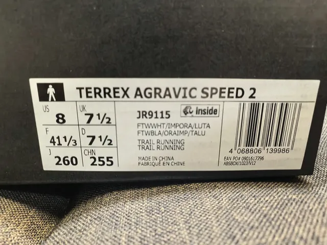 Adidas Tênis de corrida com upper de malha engenheirada preto e amarelo forro de gola 2