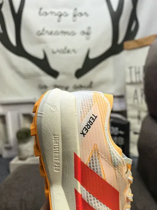 Adidas Tênis de corrida com upper de malha engenheirada preto e amarelo forro de gola 3