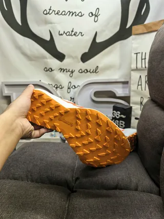 Adidas Tênis de corrida com upper de malha engenheirada preto e amarelo forro de gola 4