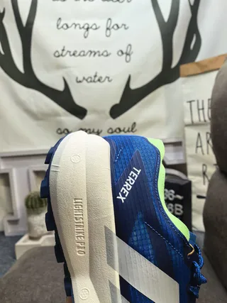 Adidas Tênis de corrida com upper de malha engenheirada preto e amarelo forro de gola 13