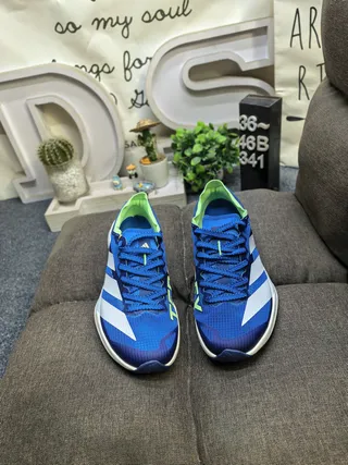 Adidas Tênis de corrida com upper de malha engenheirada preto e amarelo forro de gola 20
