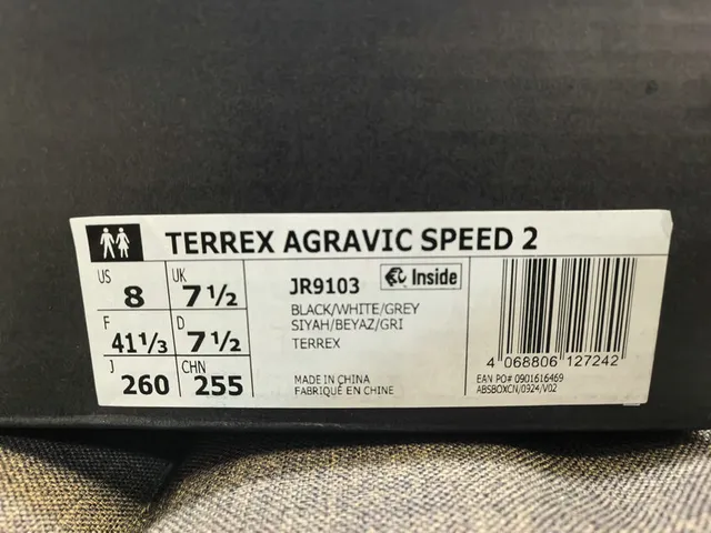 Adidas Tênis de corrida com upper de malha engenheirada preto e amarelo forro de gola 22