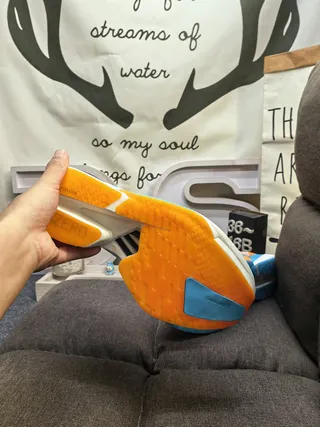 Adidas 蓝橙 流线型赛车轮廓 工程网面鞋面 跑鞋 4