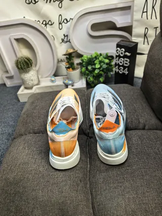 Adidas 蓝橙 流线型赛车轮廓 工程网面鞋面 跑鞋 8