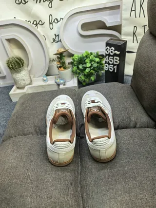 Adidas Tênis Lifestyle Marrom Bege Superior de Tecido Textil Perfuração no Dedo 8