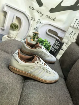 Adidas Tênis Lifestyle Marrom Bege Superior de Tecido Textil Perfuração no Dedo 9