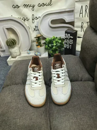 Adidas Tênis Lifestyle Marrom Bege Superior de Tecido Textil Perfuração no Dedo 10