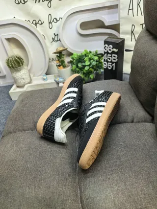 Adidas Tênis Lifestyle Marrom Bege Superior de Tecido Textil Perfuração no Dedo 16